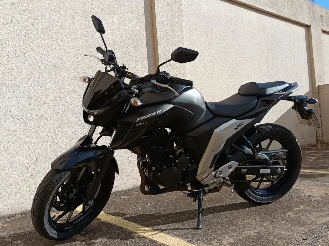 Vendo Yamaha Fazer FZ25 2023/2024 - Preta | 15.000 km | Santa Maria-DF