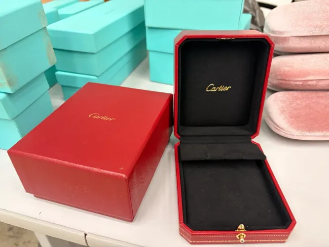 Caixa Cartier para colar