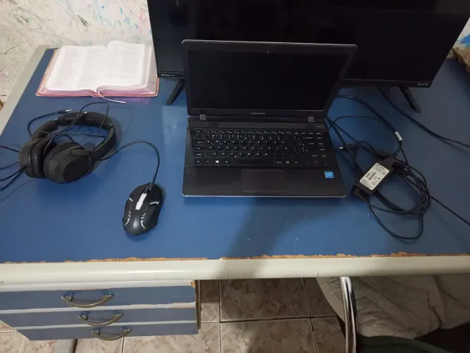 VENDO NOTEBOOK EM ESTADO MEDIO