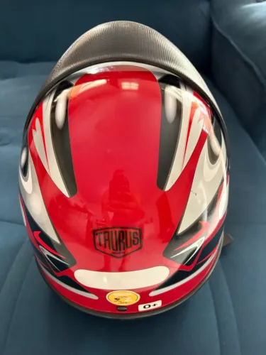 Vendo um capacete