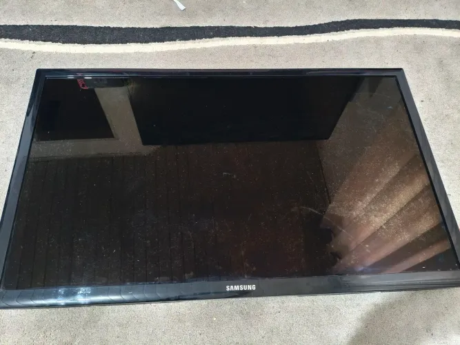 Tv Samsung quebrada UN40D5003