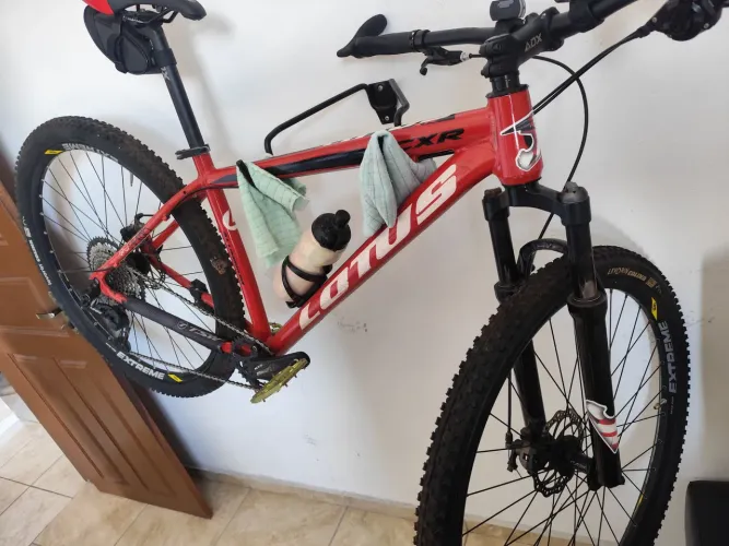 Vendo bicicleta aro 29, quadro 17, semi nova, catraca única, aluminium, montada do zero.