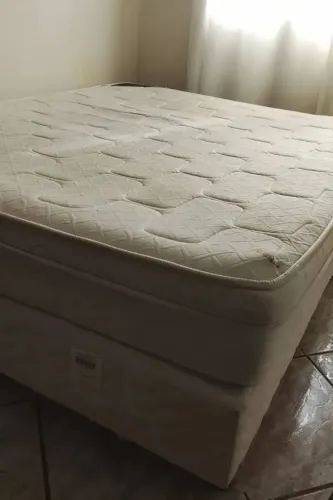 Cama box Queen usada 
