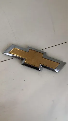Emblema Chevrolet Gravata Dourada Original - Grade Dianteira/Tampa Traseira