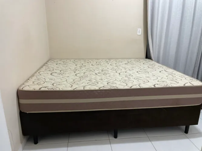 Cama Box Queen + Colchão Herval Besmont - Excelente Estado