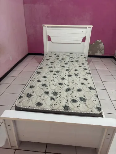 Cama de solteiro com colchão 