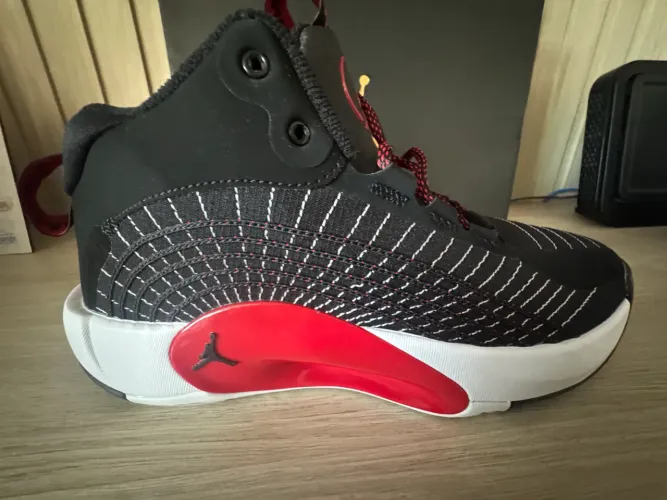 Tênis Jordan jumpman 2021 (SEM USO) preto/ vermelho tamanho 42
