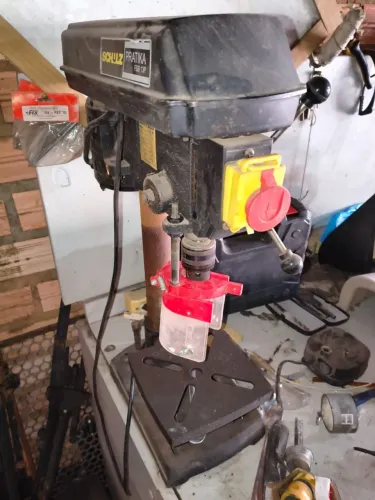 Vendo máquina furadeira de bancada usada