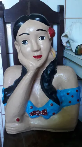 Escultura de namoradeira