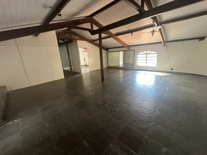 Alugo casa no bairro santa Efigênia BH