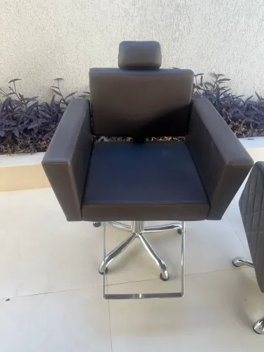 Cadeiras para studio de beleza e estética