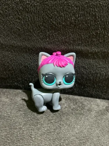 Pet lol surprise gato rosa cinzento