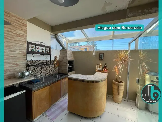 Sobrado Semimobiliado para Alugar no Bairro Uberaba 143m² com 3 quartos, 1 suíte com close