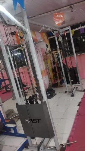 Vendo todo o lote de aparelhos de musculação,chega no whatsapp *45
