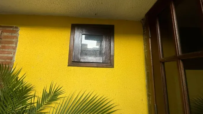 Janela madeira e vidro 
