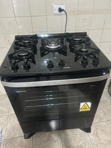Fogão elétrico 5 bocas com forno elétrico, Electrolux 