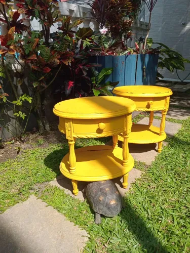 Criado mudo antiquário 