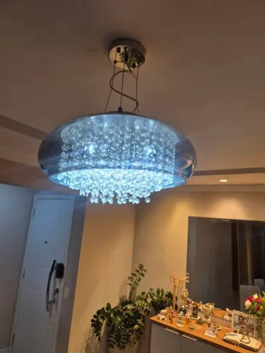 Lustre vidro cor prata! Lindo, elegante e imponente. Transforma seu ambiente aconchegante