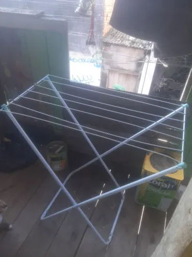 Varal de Chão Dobrável de Ferro - Usado