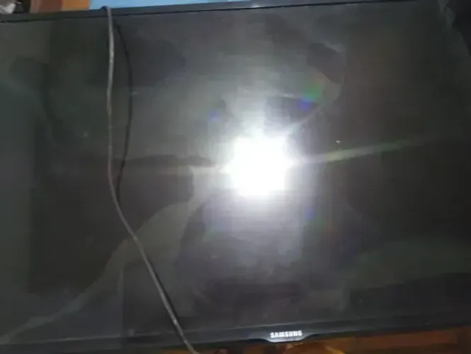 Televisão Samsung 32 Polegadas com tela apagada, porem ele liga tem som e muda de canal