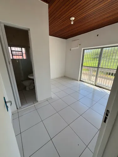 Alugo casa 3 quartos atrás do shopping fórmula Vg