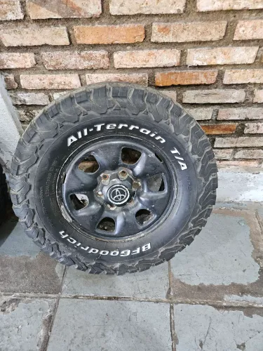 4 Aros e Pneus Hilux (ferro) - 6 furos, Aro 16 (usado