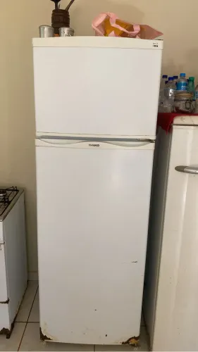 Vende-se geladeira R$250 com o transformador 300 