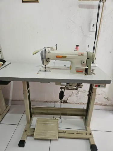 Maquina costura reta
