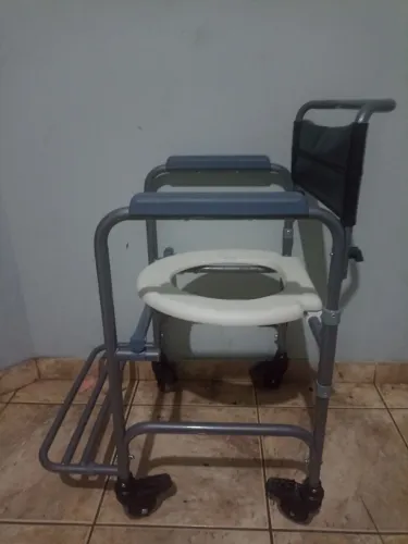 Cadeira de rodas para balho nova