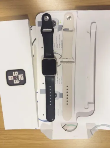 Apple Watch SE 2 40 mm - GPS - Starlight Aluminum Sport