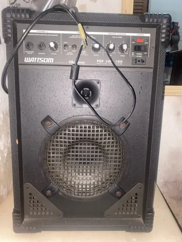 caixa de som wattsom com microfone