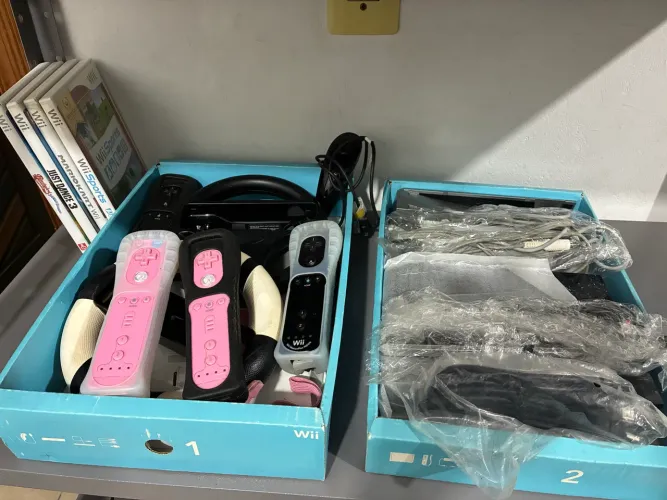 Nintendo Wii completo com controles e jogos