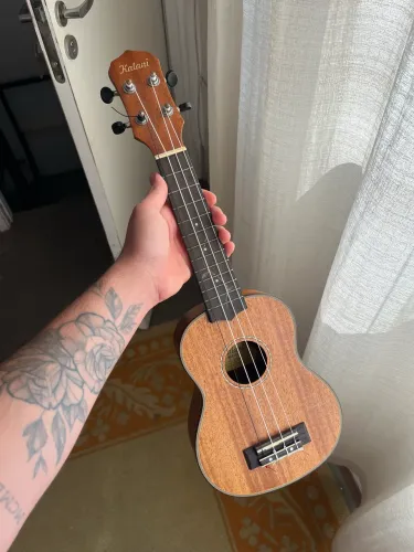 Ukulele Soprano Kalani KAL320SM (Mogno) - Excelente Estado + Capa