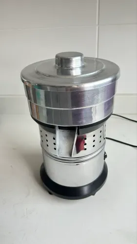 Espremedor de frutas Espremedor de frutas 500W - semi novo - 110 V