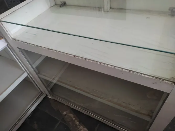 3 balcão fórmicas e vidros