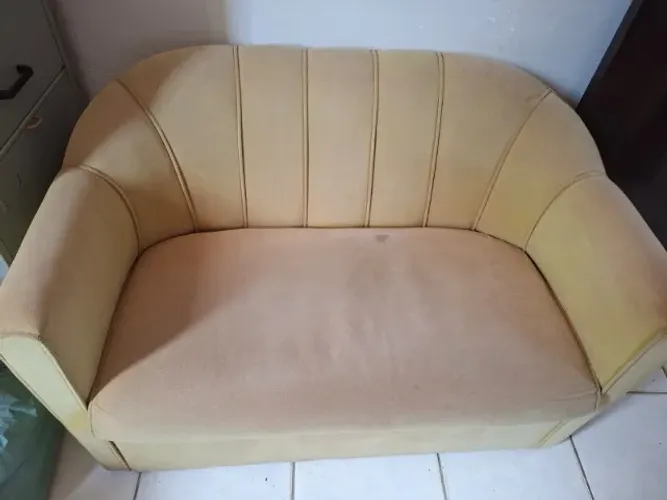 Poltrona 2 lugares na cor amarela