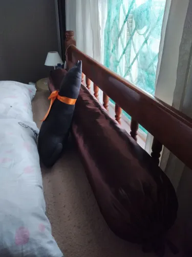 Cama de casal em madeira maciça