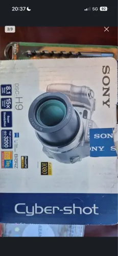 Camera Sony Cyber-shot DSC-H9 com zoom óptico de 15x e resolução de 8.1 megapixels. 
