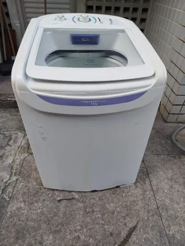 Vendo uma máquina de lavar Eletrolux de 13 kilos!