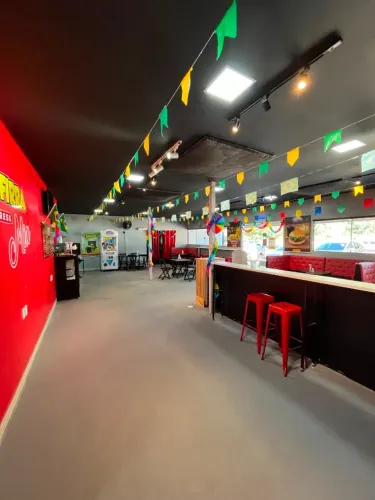 Restaurante, salas comerciais e Lojas - Ao lado da Nova Igreja Batista - Torquato Tapajós