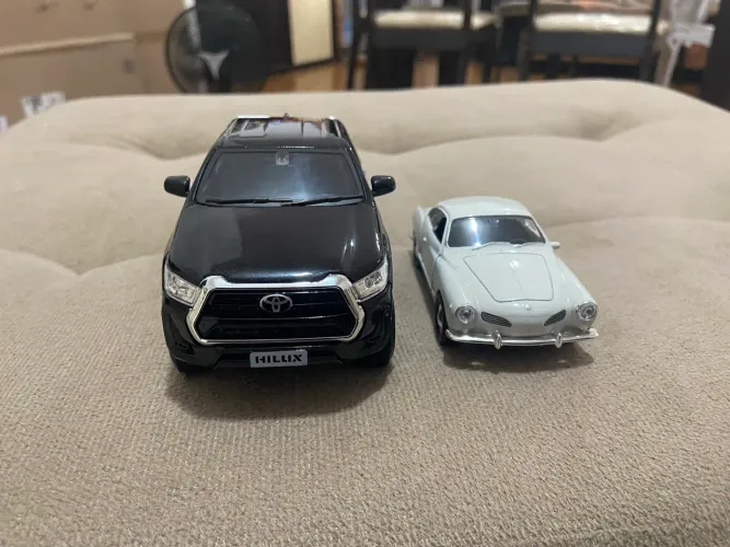 Toyota Hilux 1:27 - Miniatura Realista (Estilo Maisto)