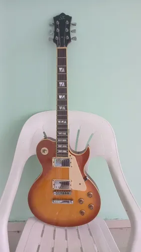 GUITARRA SEMI-NOVA PARA VENDER
