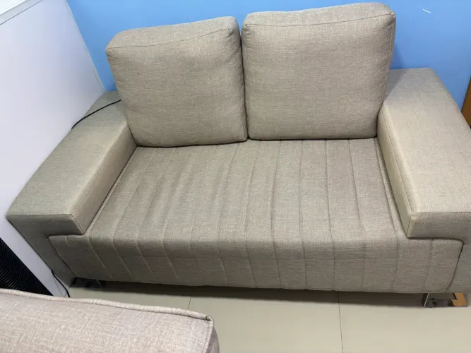 Sofá 2 lugares em linho
