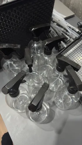 Frascos de plásticos novos 