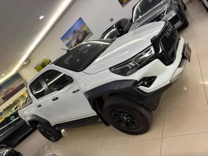 Toyota Hilux CD Gr-s 4X4 2.8 TDI Dies. Aut. 2024