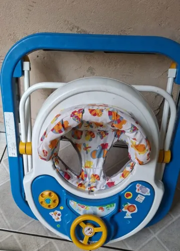 Vendo andador,nao esta funcionando a música ,perfeito estado sem detalhes