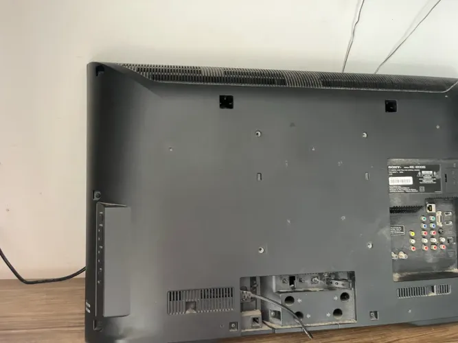 TV Sony Bravia 32 polegadas, modelo KDL-32EX305.