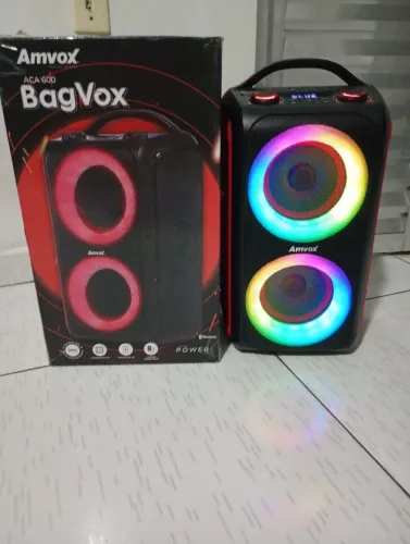 Estou vendendo essa caixa de som , nova , linda , perfeita .