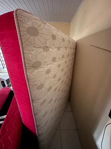 CAMA QUEEN SIZE SEMINOVA 