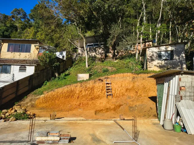 GRÁTIS - DOAÇÃO DE TERRA - ÓTIMA PARA ATERRO E CONSTRUÇÃO